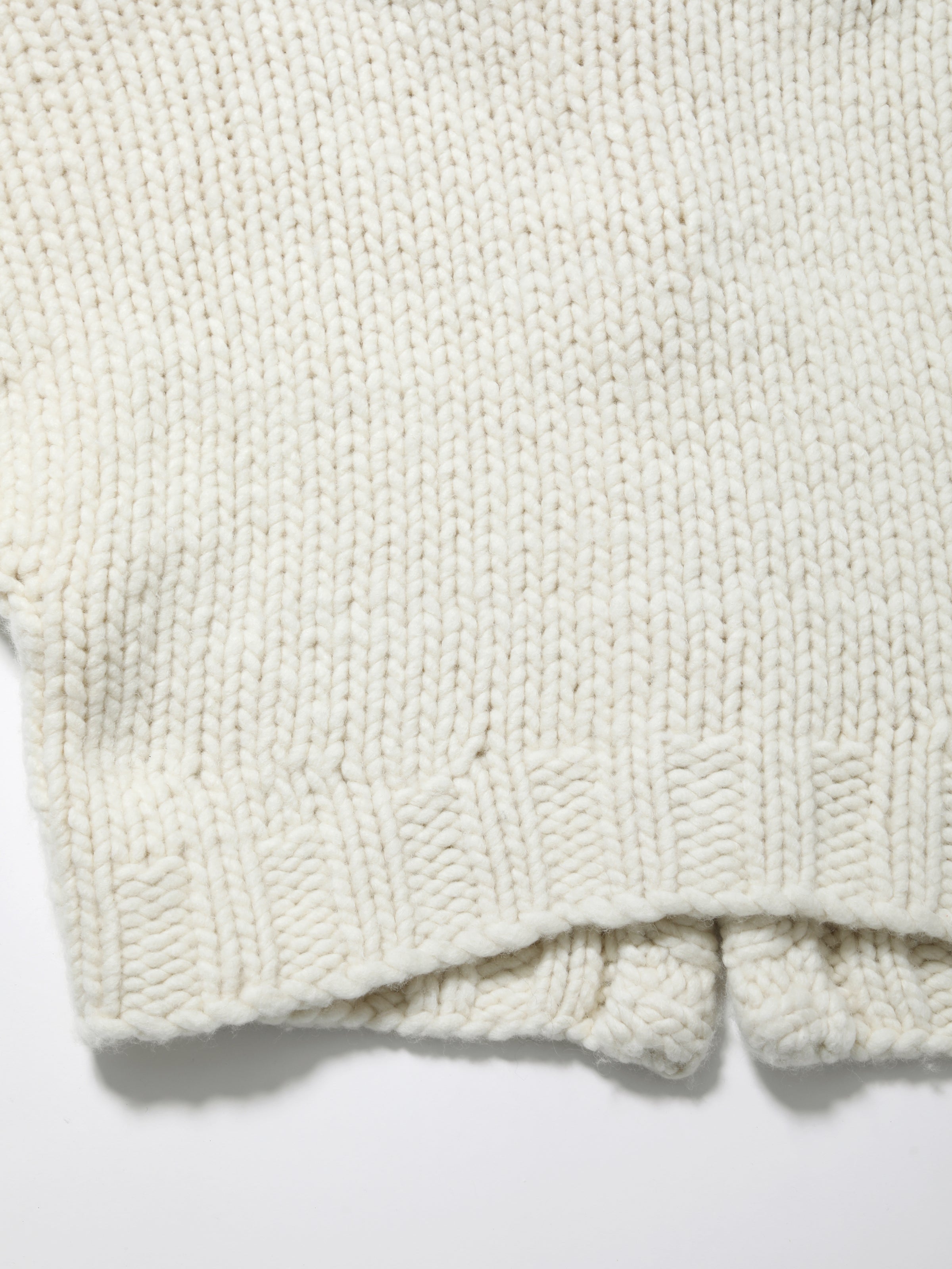 CHILLING HAND MADE SWEATER HEAVY WEIGHT WOOL YARN AM-K0309 Off white