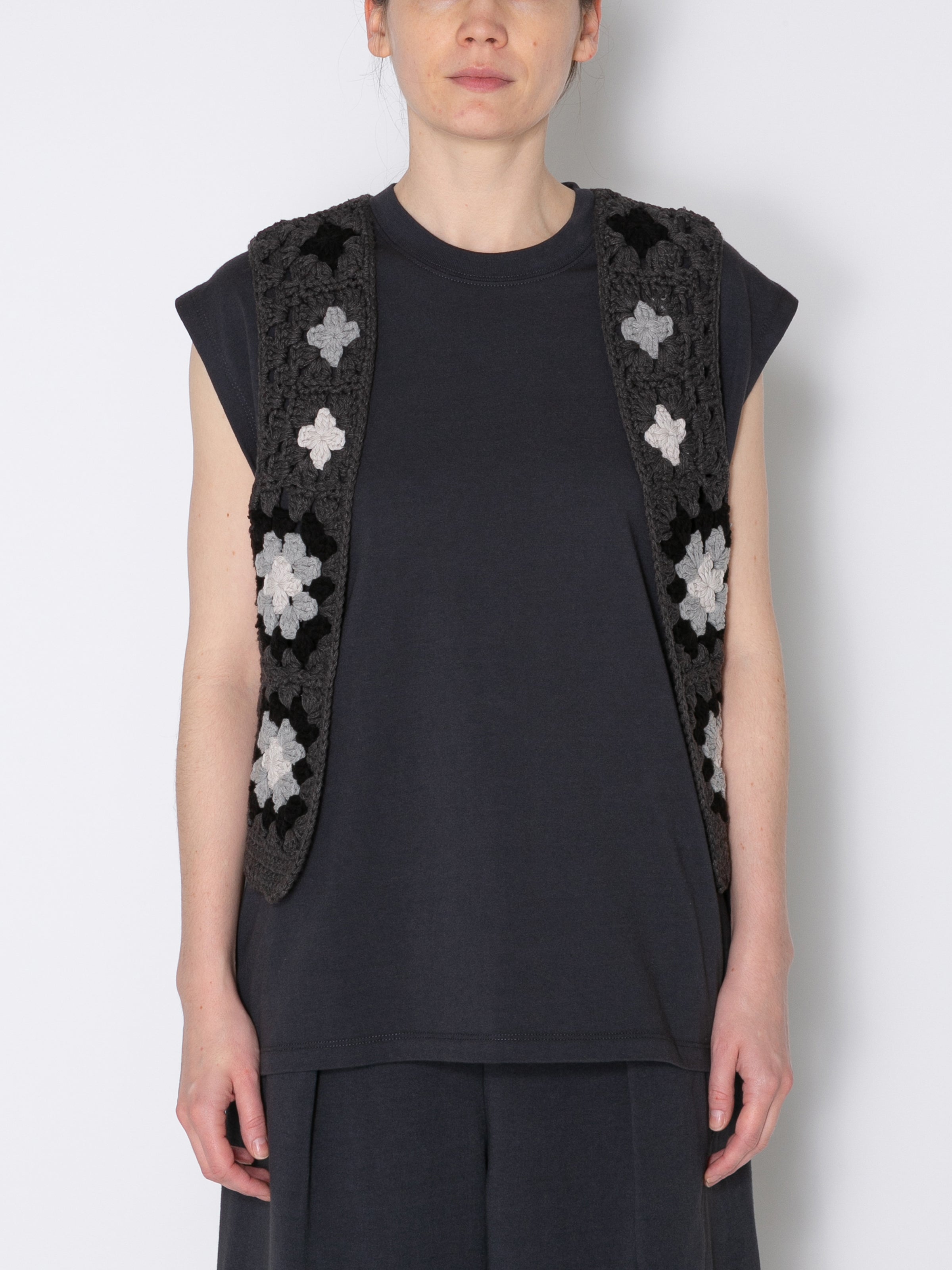GRATEFUL VEST C/A HAND CROCHET AM-K0007 Charcoal
